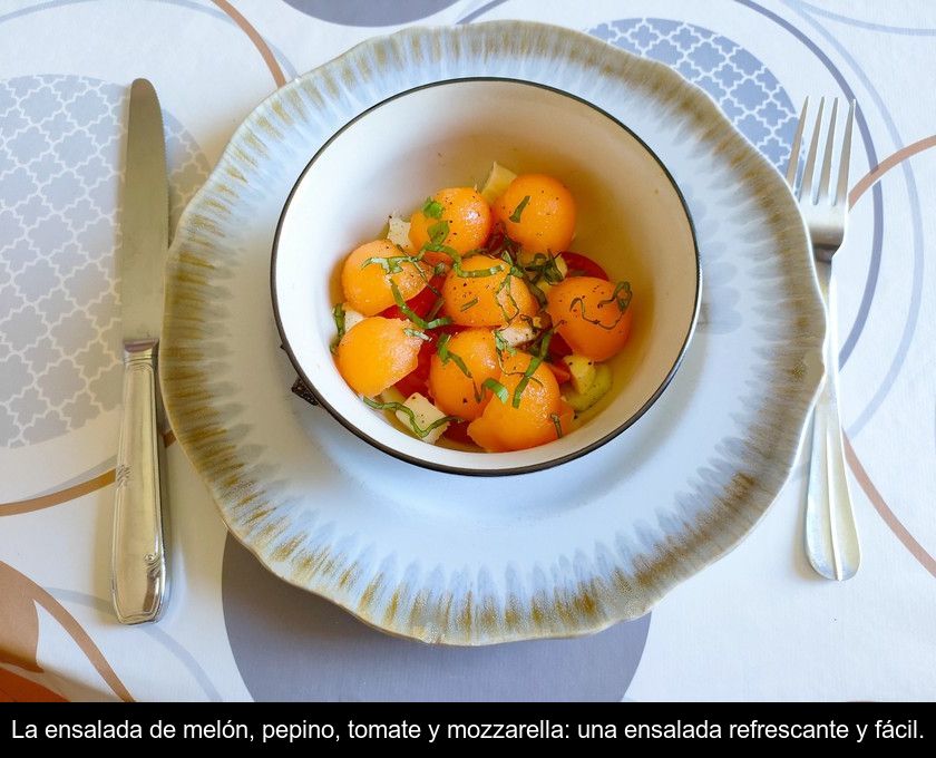 La Ensalada De Melón, Pepino, Tomate Y Mozzarella: Una Ensalada Refrescante Y Fácil.