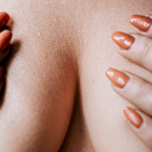 Autoexamen de los senos: ¿para qué sirve y cómo se hace?