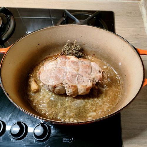 ¿Cómo cocinar un asado de cerdo para que no quede seco?
