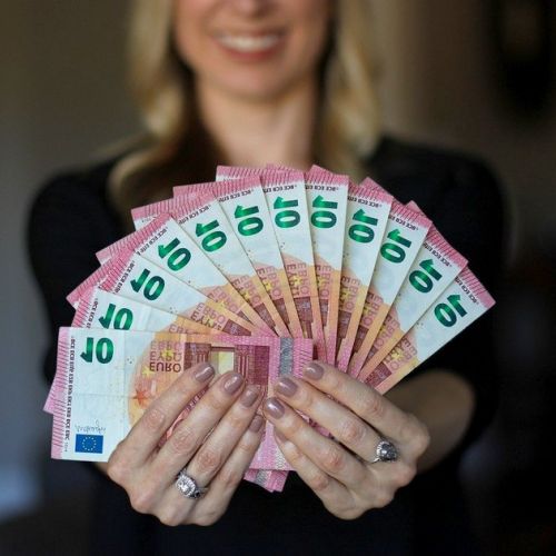 ¿Cómo gastar su dinero para maximizar su felicidad?