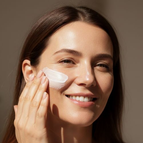 Cuidar la piel después de los 40 años, entre dermatología y medicina estética.