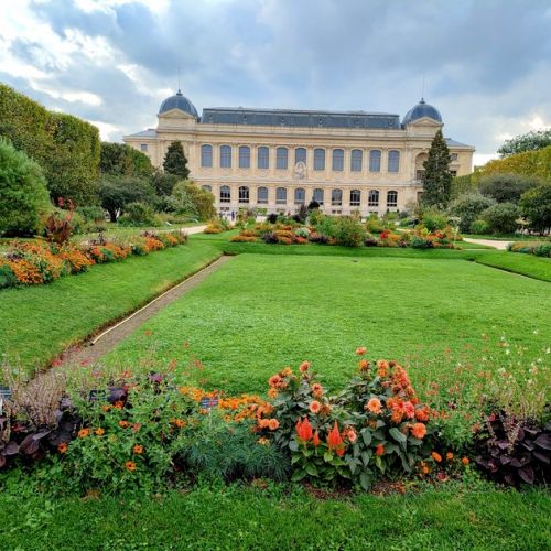 El Jardín de Plantas en París: un espacio verde dedicado a la ciencia.