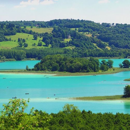 El lago de Aiguebelette: un escenario paradisíaco en Saboya