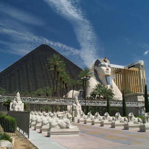 El Luxor: un emblemático hotel de Las Vegas.