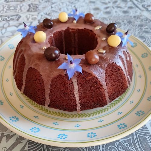 El pastel de Pascua estilo bundt cake de chocolate.