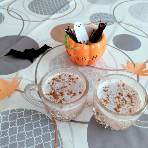 El pumpkin spice latte: una bebida reconfortante de calabaza.