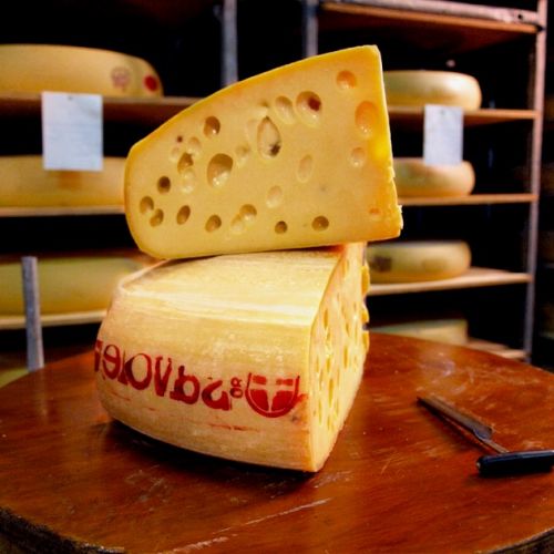 Emmental de Saboya: 6 cosas que debes saber sobre este queso.