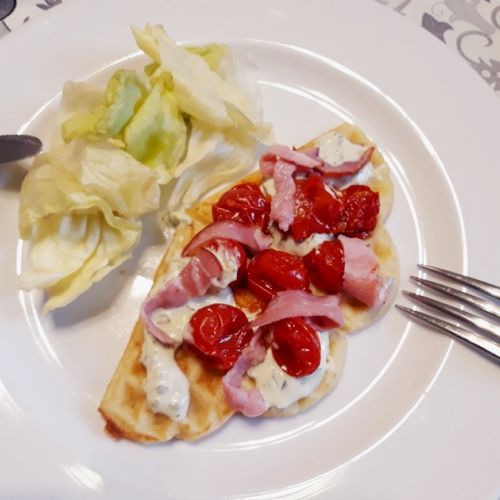 Gofres salados con pesto de tomate y bacon: una sabrosa receta