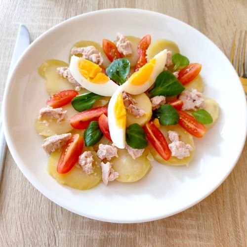 La ensalada de patatas, atún y tomates: una receta fácil.