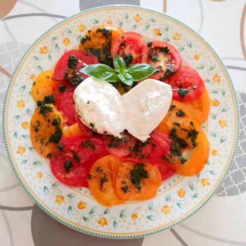 La ensalada de tomates y burrata: una receta fácil