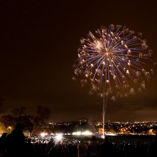 La Noche de Guy Fawkes: origen y tradiciones del 5 de noviembre en Gran Bretaña.