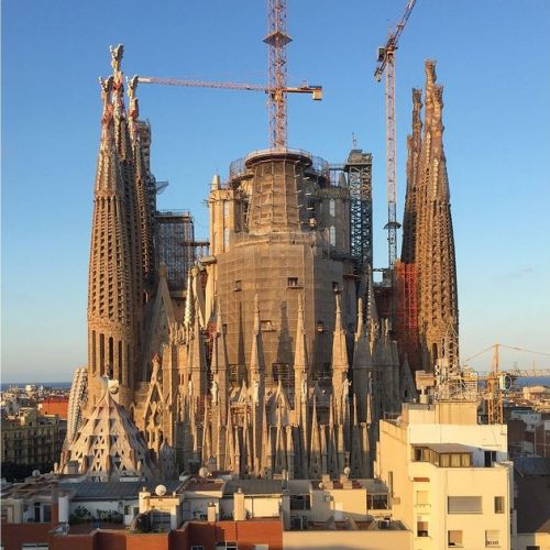 La Sagrada Familia de Barcelona: una obra maestra en construcción