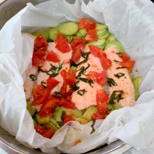 Papillote de salmón y calabacín: una receta para el verano