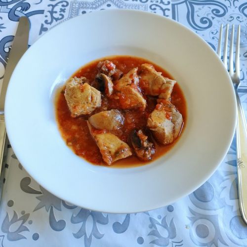 Pavo salteado con tomate: una receta provenzal