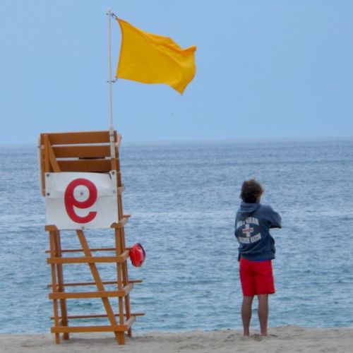 Playa: ¿conoces las nuevas banderas de baño?
