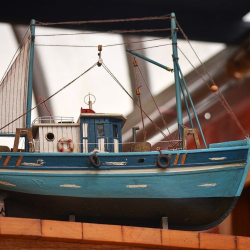 ¿Por qué es importante la pintura en la realización de una maqueta de barco realista?