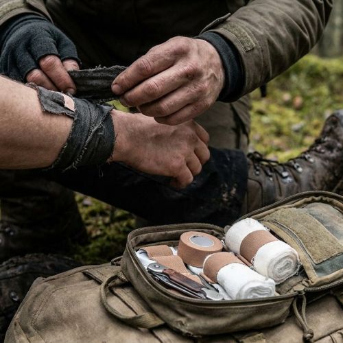 Primeros auxilios en un entorno aislado: tratar las heridas sin médico.