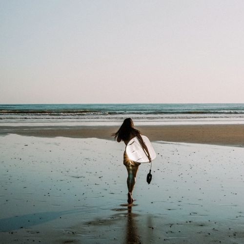 Terapia de surf: un método de bienestar físico y mental.